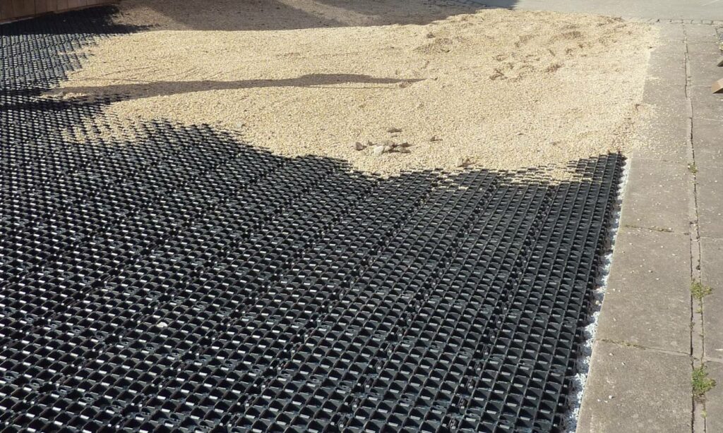 parkplatzbefestigung-mit-terra-grid-e35-rasengitterplatten-1024x614